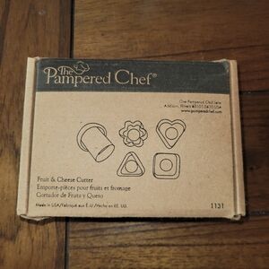 The Pampered Chef Fruit & Cheese Cutter Set - Clear and White